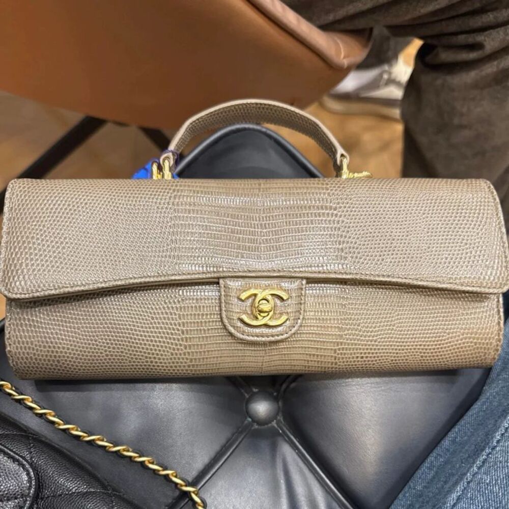 Chanel Women Pre-Loved Bag Very Good Condition - Picture 1 of 1
